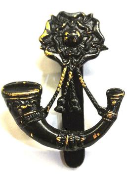 6th Kings Regiment Cap Badge - main image
