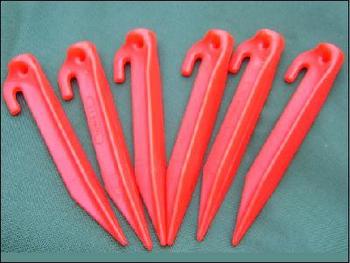 Plastic Pegs Pack of 6, 6 Inch Strong Red Plastic Pegs