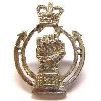 Single Queens crown royal Armoured corps collar badge