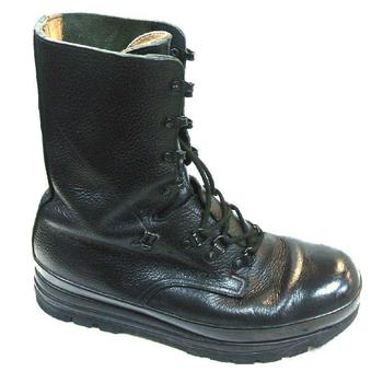 Swiss para boots