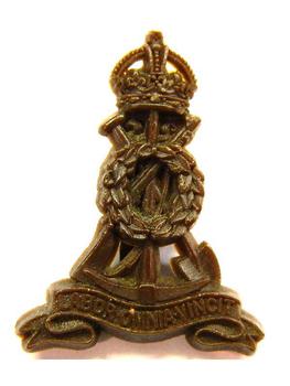 Plastic Pioneer wartime cap badge