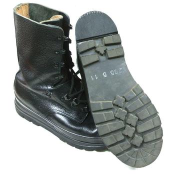 Swiss para boots